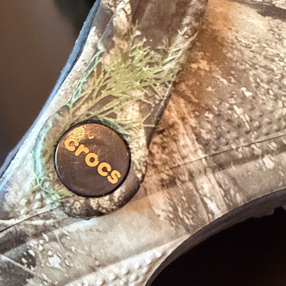 CROCS Classic Clog in Realtree Camouflage - Green/Brown - Picture 3 of 5